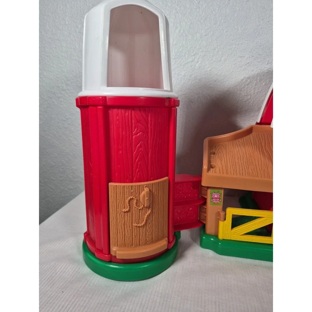 2005 Fisher Price Little People Farm Barn & Silo & Figures Working Animal Sounds